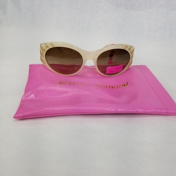 Betsey Johnson Sunglasses Pearlized White Plastic Cat Eye Gold Studs Size Small - Picture 4 of 14